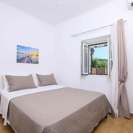 Pantelios Estate *
